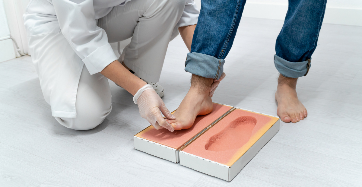 image_foot_impression_on_foam_box