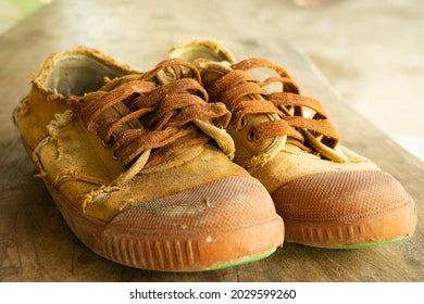 Average expiration duration of a footwear????? Or determine the age of footwear?